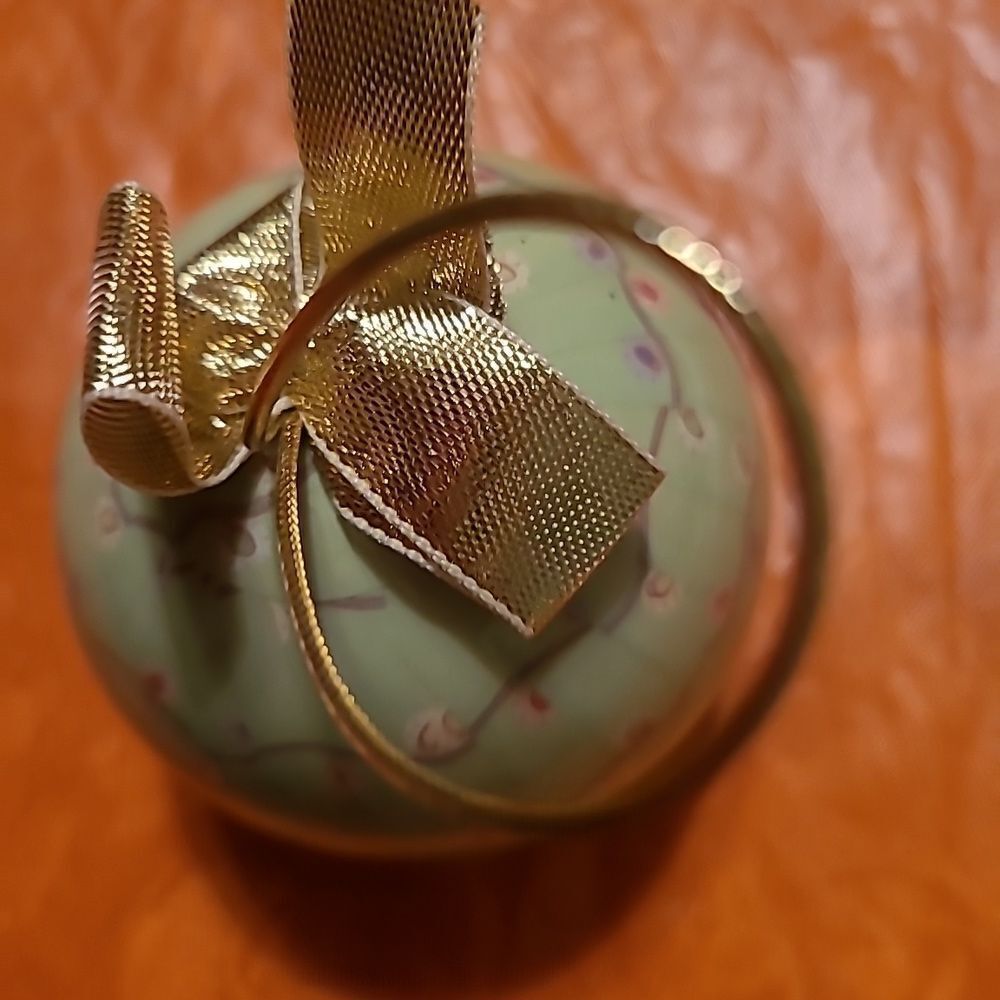 MAKE AN OFFER, Please! Tigger Christmas Ball Ornament - Picture 4 of 6
